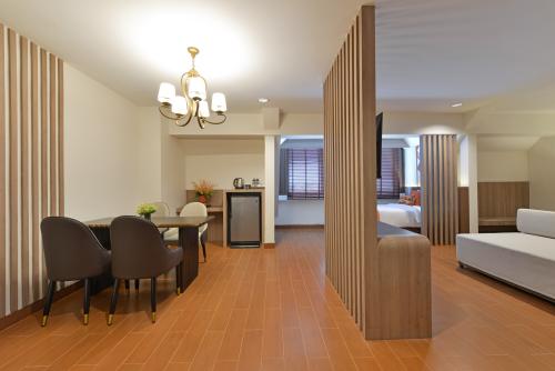 line_album_executive_room__mini_family_room_60_sq