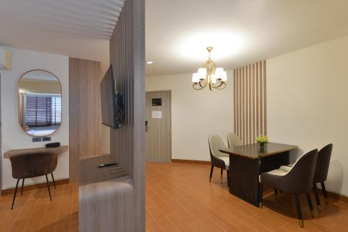line_album_executive_room__mini_family_room_60_sq
